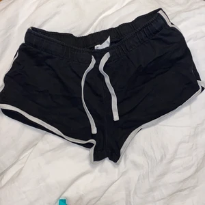 Shorts - Svarta mjukisshorts