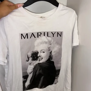 Tshirt - Skitbygg tshirt säljs, skriv vid frågor eller intresse ❤️❤️