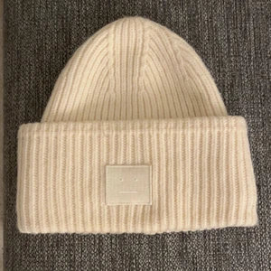 Acne mössa - Mössa från acne använd en halv vinter endast!❤️ Finns kvar tills den är markerad såld!!