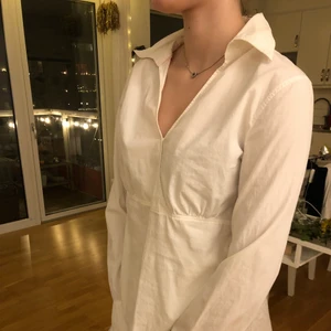Vit Skjorta stl S - Vit Skjorta Esprit stl S ( Står stl XL i men modellen på bilden har stl S)