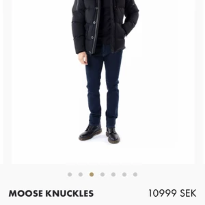 Mosse knuckles  - En vinterjacka till använd få tal gånger förra vinter. Jackan e varm o väldigt synlig, Kvitto finns. Jag köpte den på rea o den kostade mig  9845 kr