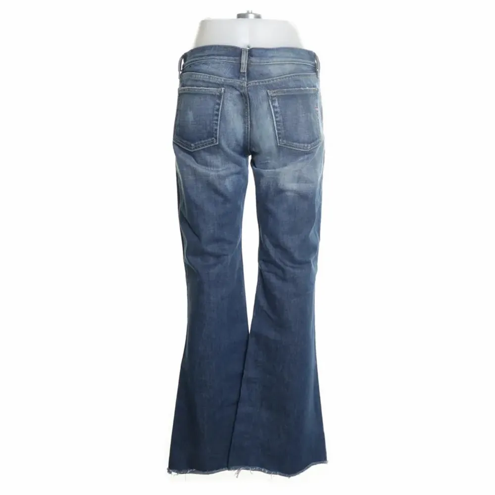 Säljer dessa snygga lågmidjade Diesel jeans då de är lite för små för mig. Skriv för fler bilder. Jeans & Byxor.