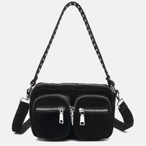 Noella väska - jag säljer min äkta noella väska i modellen celina bag. säljer väskan för 400 och den köptes för 700 på. skriv privat för mer bilder!😇💓