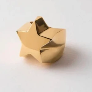 Blue billie ring  - En ring som passar på ringfingret eller långfingret, 53-55 mm. Nypris 1500:-, lite sliten men i fint skick