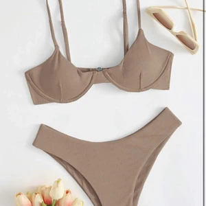 Bikini - Säljer denna jättefina bikinin, helt ny endast testat!! Bra kvalite och passform, men säljer då jag inte kände mig  bekväm i färgen. Storlek S💕💕 SÅLD!