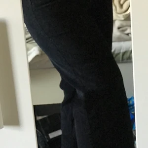 Manchester byxor  - Manchester byxor med breda ben, de är ganska korta jag själv är 158