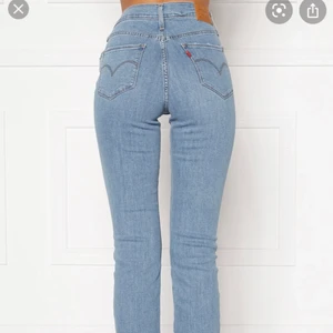 Levis jeans  - Då många är intresserade så kan man köpa direkt för 400kr!!!   Såå fina jeans från Levis jeans i storlek 25. Väldigt bra skick!! Nypriset är 1149kr. Jag säljer för 350kr! Går att pruta