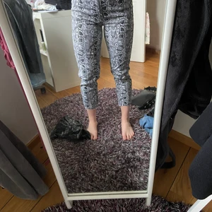 NAKD jenas storlek 34 - Riktigt snygga och sköna jeans, storlek 34 men passar mig som i vanliga fall bär 36