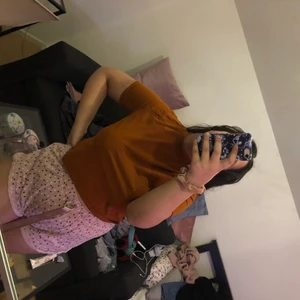 Topp från hm - Jag och min syster trodde att den andra ville ha tröja sen insåg vi att inte ville ha den den är använd en gång tror jag 