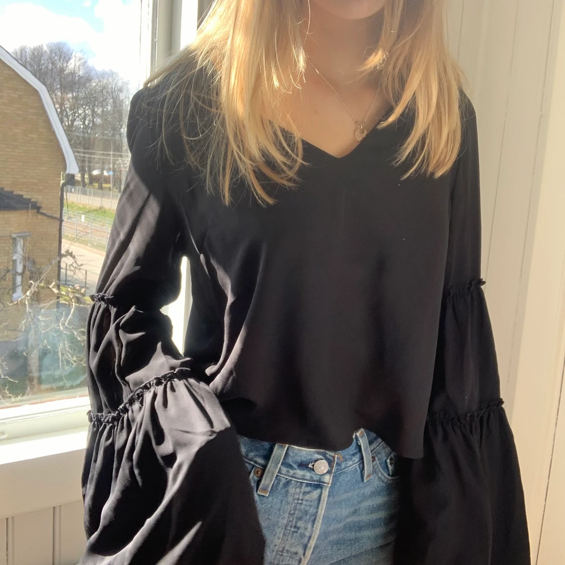 Blus med vida ärmar