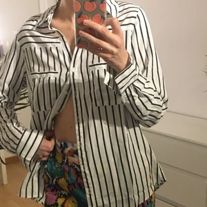 Vit skjorta med ränder - I fint skick 🤍 