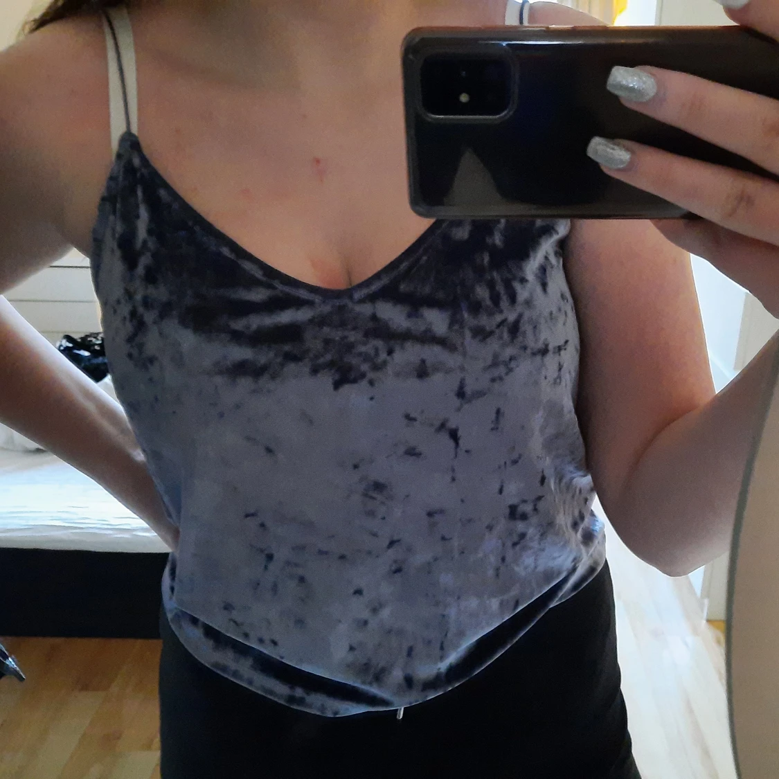 Linne i sammet med spagettiband