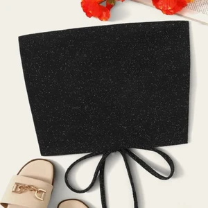 Topp  - Jättesnygg glittrig armlös topp i storlek XS men är flexibel i storleken då man kan justera med snören där bak.