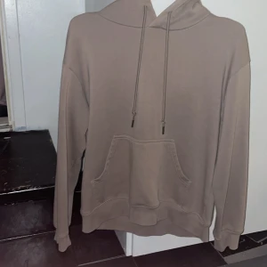 huddie - beig huddie, skriv efter fler frågor 😁