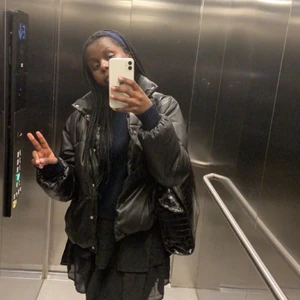 Puffer jacket  - Säljer min fina puffer jacket från Vero Moda💓 strl M men passar mig som har S/M, 