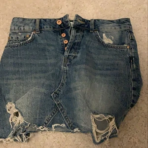 Jeans kjol - Jättesnygg!!!! Jeanskjol, tyvärr för liten för mig