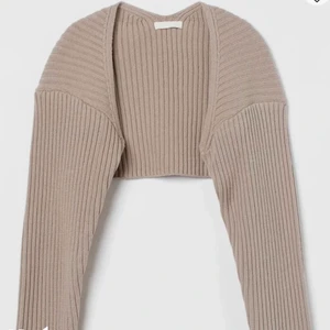Bolero/ kofta  - Säljer denna bolero från hm endast använd ett par gånger. Skriv privat om ni vill ha fler bilder💗