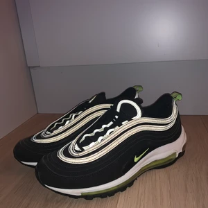 Nike air max  - Svarta och gröna Air Max. Reflex detaljer. Använda fåtal gånger. 