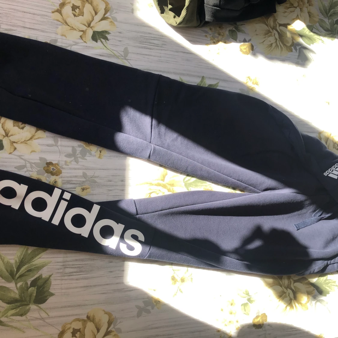Adidas byxor S/M