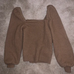 Stickad Tröja från H&M, storlek XS - En otroligt fin stickad tröja som bara är använd ett par gånger. 🌸