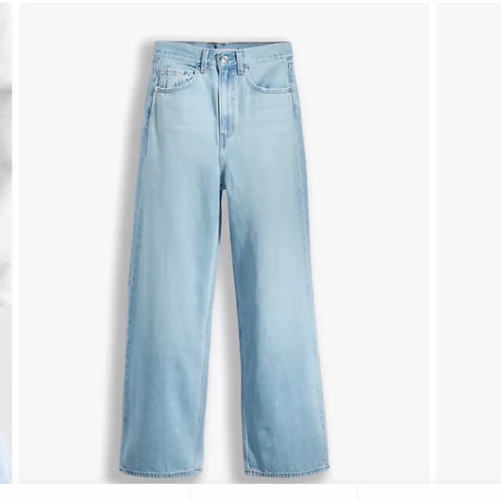 Blåa Levis jeans i modellen high loose, super snygga! Köparen betalar för frakt💕. Jeans & Byxor.