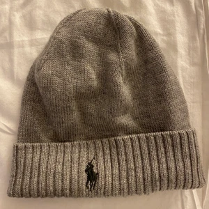 Ralph Lauren mössa - säljer den då dne inte kommer till användning längre💕 unisex, så passar oavsett kön!