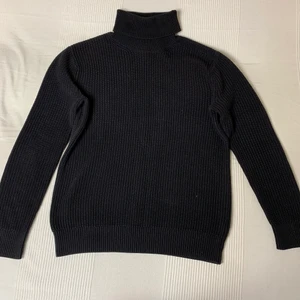 Vintertröja storlek M - Sälja min favorite vintertröja som passar med olika outfit. Tröjan ligger på bra skick