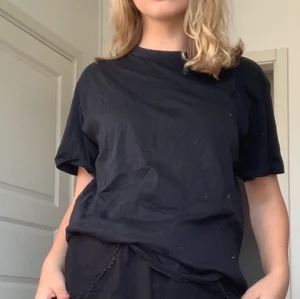 Simpel svart T-Shirt - Storlek: M. Använt fåtal gånger. 