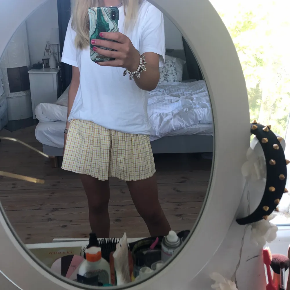 As härlig sommar kjol från Urbanoutfitters, i Xs💛💛 nypris 350. Kjolar.