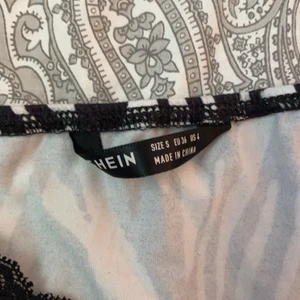 Zebra mönstrat linne  - Ett fint linne med zebra mönster från shein, perfekt t sommaren, Strl S. Frakt ingår i priset