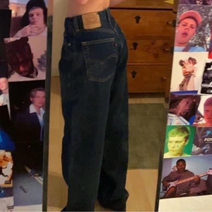 Lågmidjade levi’s jeans - supersnygga baggy, lågmidjade, vintage levi’s jeans!