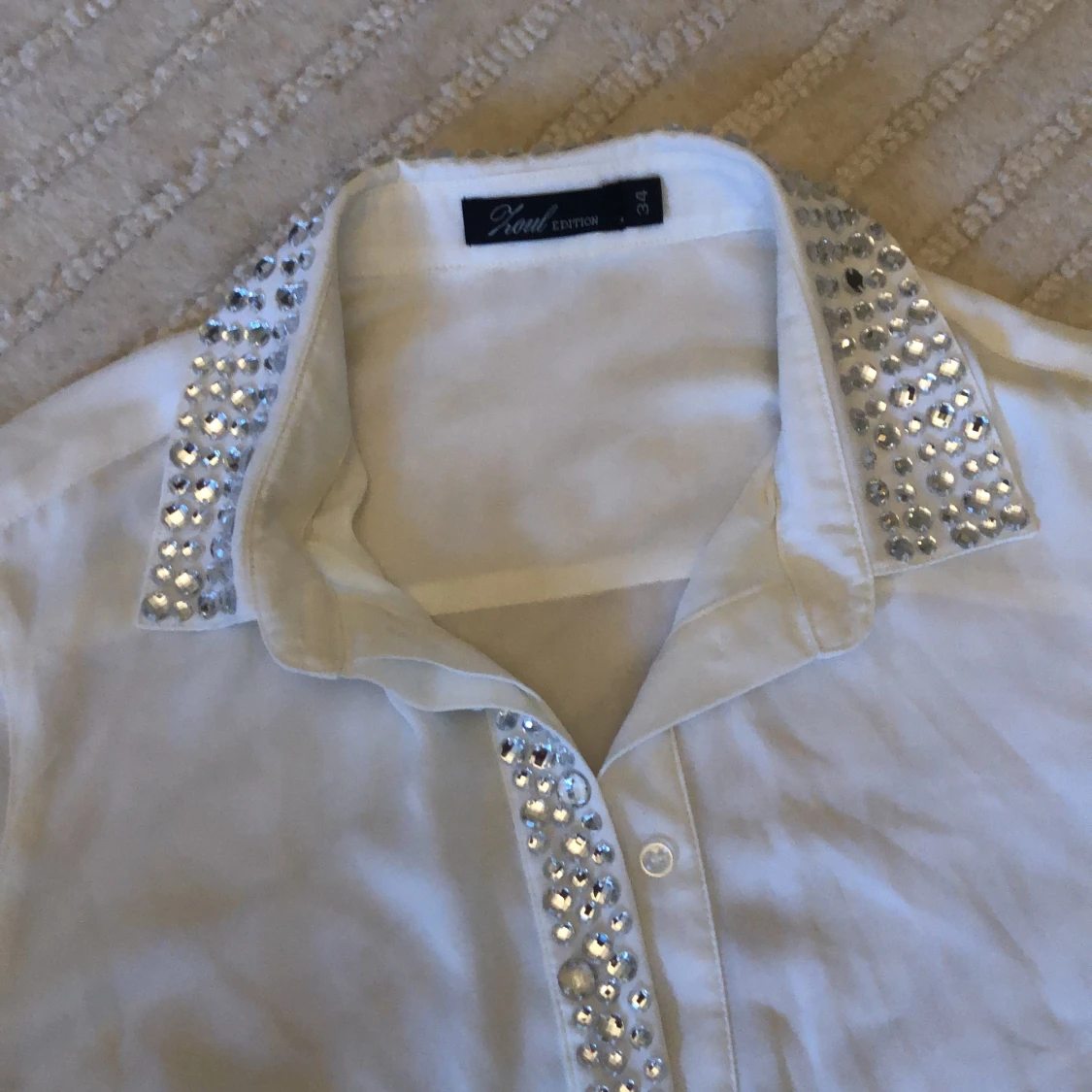 Finblus med strassstenar - 90