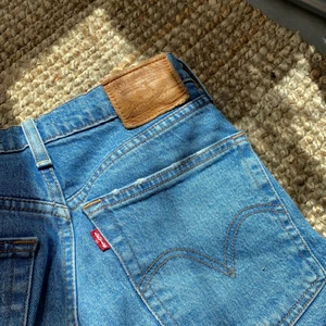 Levis jeans - Ett par Vida Levis jeans i Length och Waist 29. Jättefint skick och bra materiel. Nypris 1200kr, pris kan diskuteras.