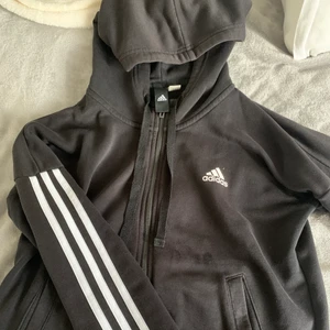 Adidas kofta XS/S - Adidas kofta, xs/s, inga fläckar eller hål. 