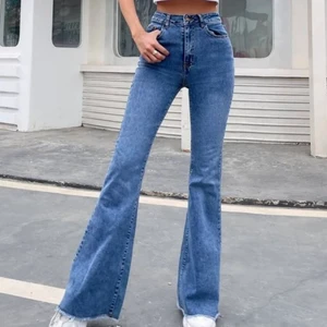 Byxor  - Helt oanvända jeans från shein. Köpta för 199kr och säljes för 100kr INKLUSIVE FRAKT❤️‍🔥