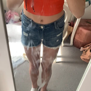 Shoets - Super fina shorts som har lite hål i sig och blom vulanger priset är ink frakt❤️