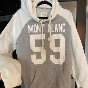 Hoodie - Redwood hoodie i storlek M. Lite oversize