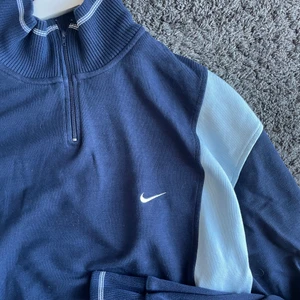 nike tröja  - Cool tröja från nike, köpt secondhand. Är storlek xxl men sitter snyggt oversize. Köpare betalar frakt. 