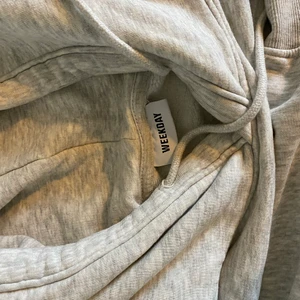 Weekday hoodie - Weekday hoodie i grå i storlek S. Jättefin och lite oversized!