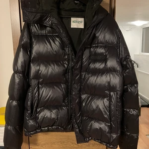 Kenzo jacka L - Använd 2 gånger köpt för 6900kr