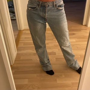 Lowrise zara jeans  - Säljer dessa as snygga slutsålda zara Jeans❤️ knappt använda 