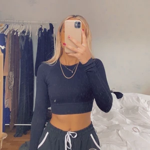 Aimin träningstopp, ribbad - Prislapp kvar