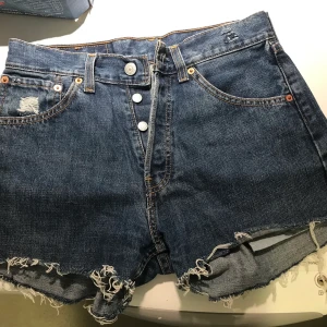 Lewis shorts  - Snygga shorts obetydligt använda. 