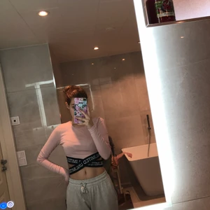Crop top - Snygg crop top från new yorker som är helt oanvänd.  Pris kan diskuteras.