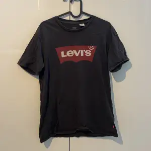 T-shirt från Levi’s i gott skick.