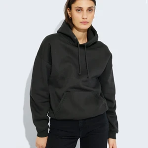   - Säljer denna svarta hoodie från BikBok, köptes för några år sedan för 400kr, aldrig använd! Köpare står för frakt💋💋 Skriv för fler frågor!!