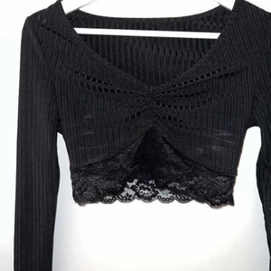 Tröja/topp, storlek XS - Säljer en helt ny topp/tröja som bara e provad, pris kan diskuteras och frakt diskuteras vid intresse.