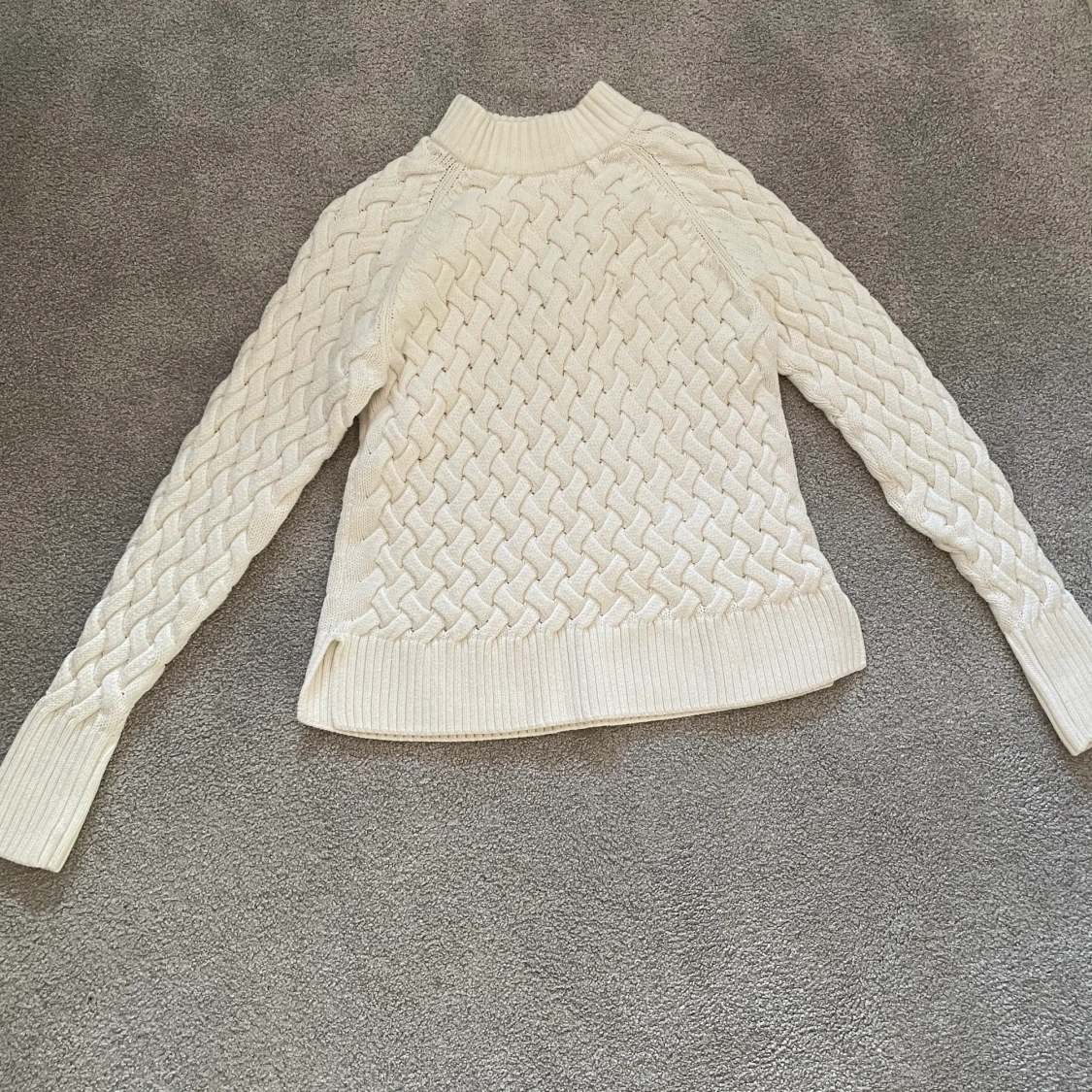 Vit stickad tröja 