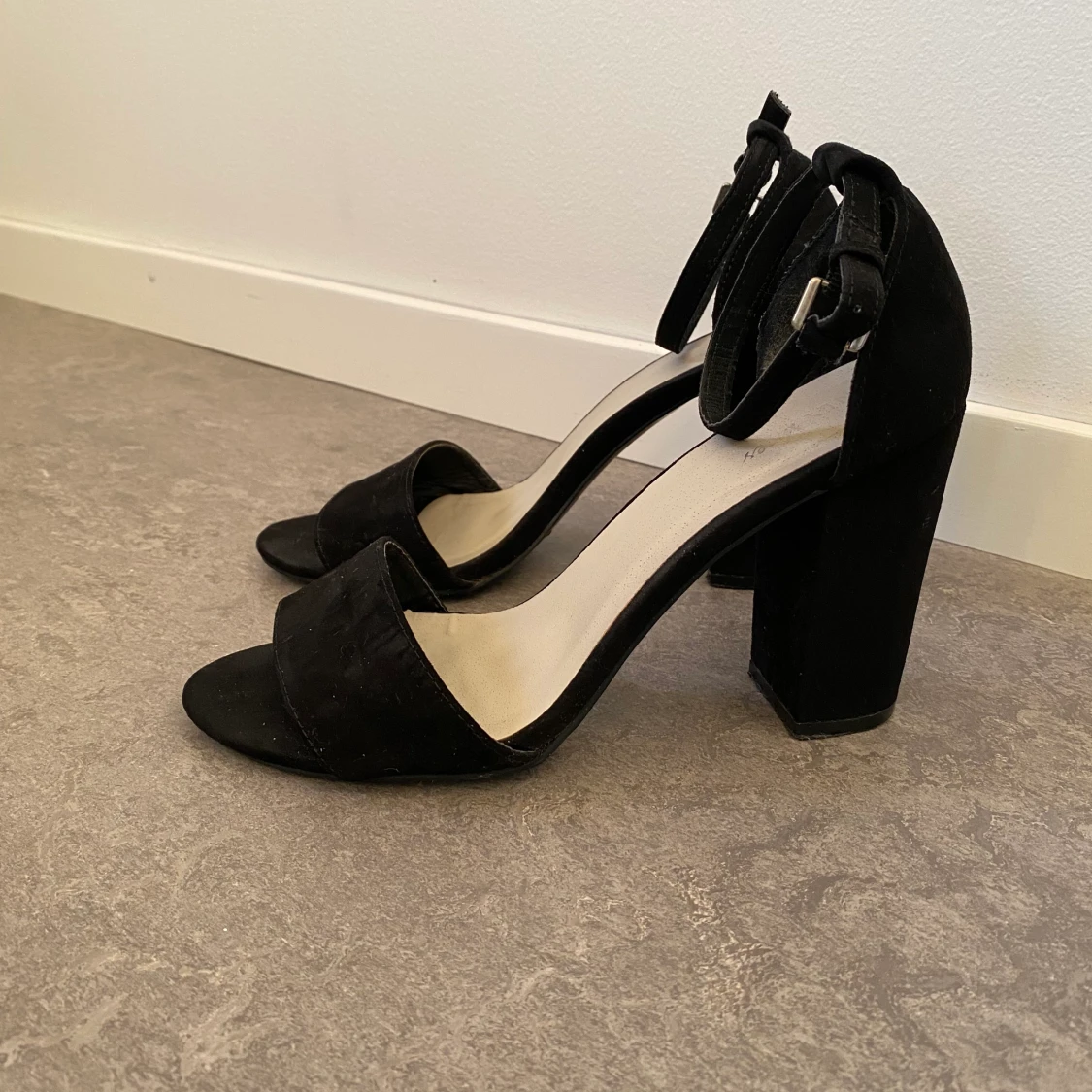 Svarta klackskor strl 37 - 90