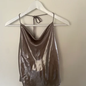 Festtopp - Topp från ginatricot, endast använd en gång.